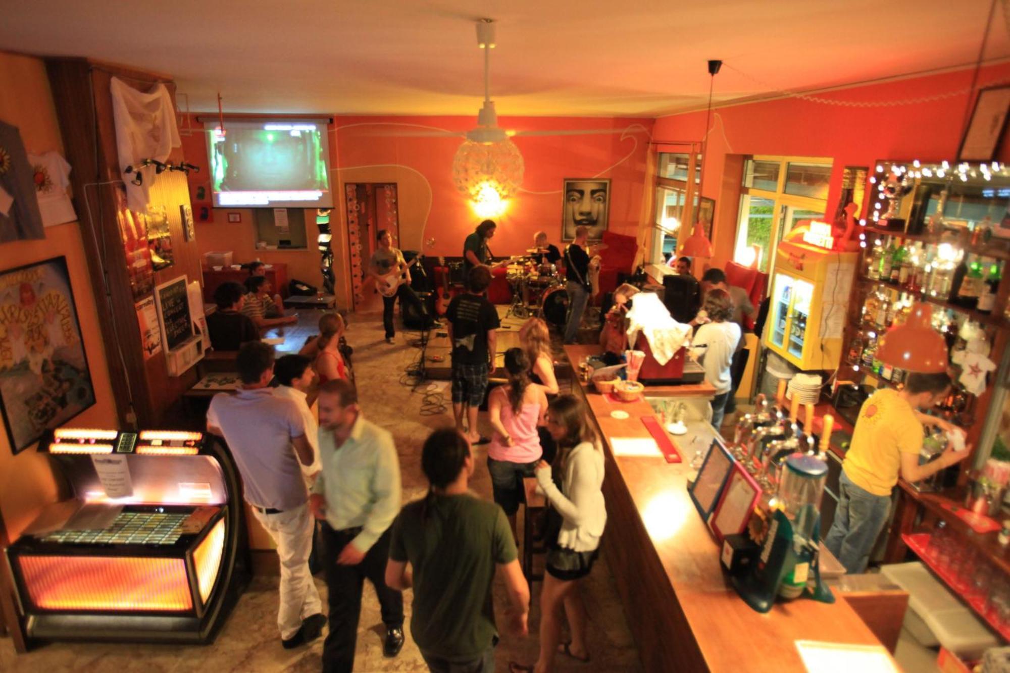 Sunflower Beach Backpacker Hostel & Bar Rimini Buitenkant foto