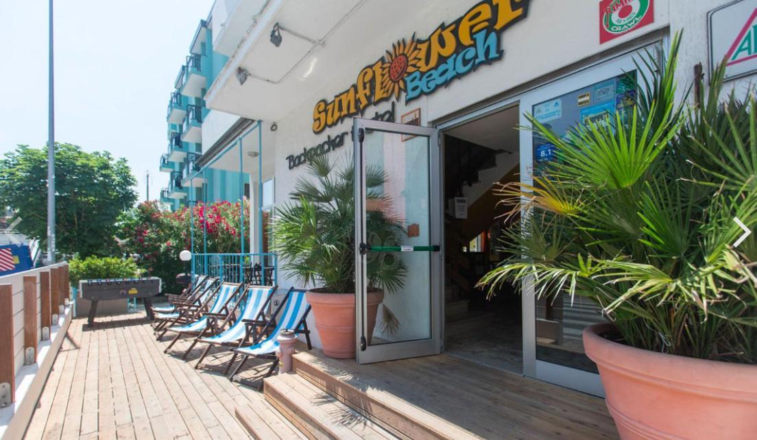 Sunflower Beach Backpacker Hostel & Bar Rimini Buitenkant foto